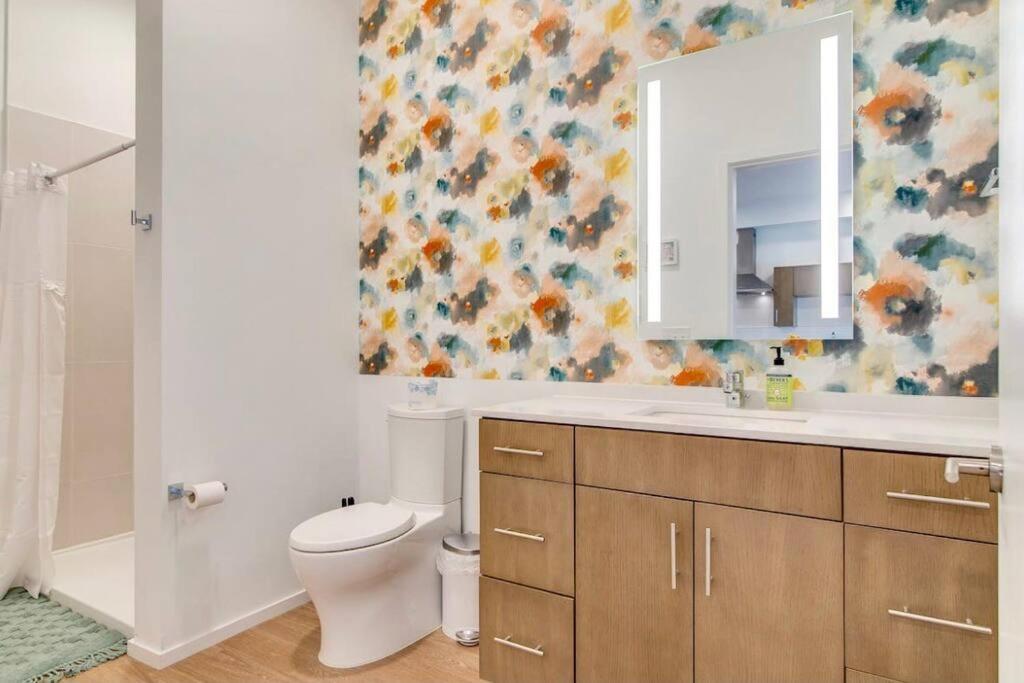 Stylish Downtown Condo W/ Pool & Parking Nashville Buitenkant foto