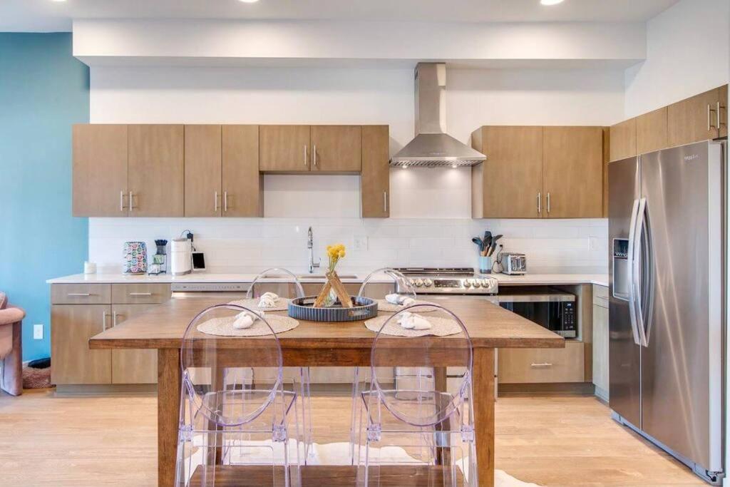 Stylish Downtown Condo W/ Pool & Parking Nashville Buitenkant foto