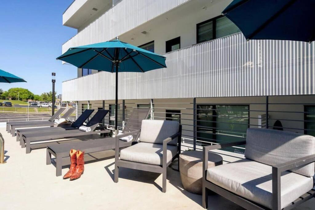 Stylish Downtown Condo W/ Pool & Parking Nashville Buitenkant foto