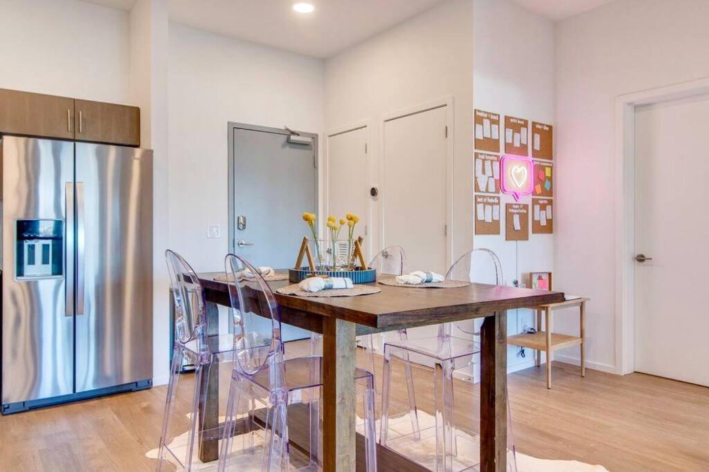 Stylish Downtown Condo W/ Pool & Parking Nashville Buitenkant foto