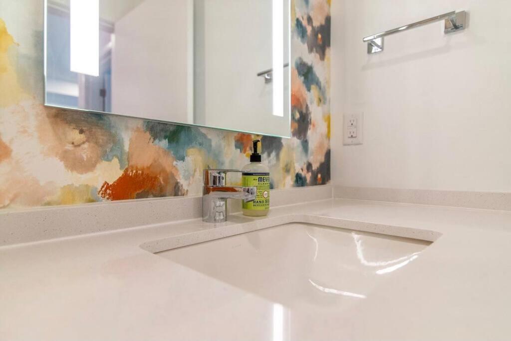 Stylish Downtown Condo W/ Pool & Parking Nashville Buitenkant foto