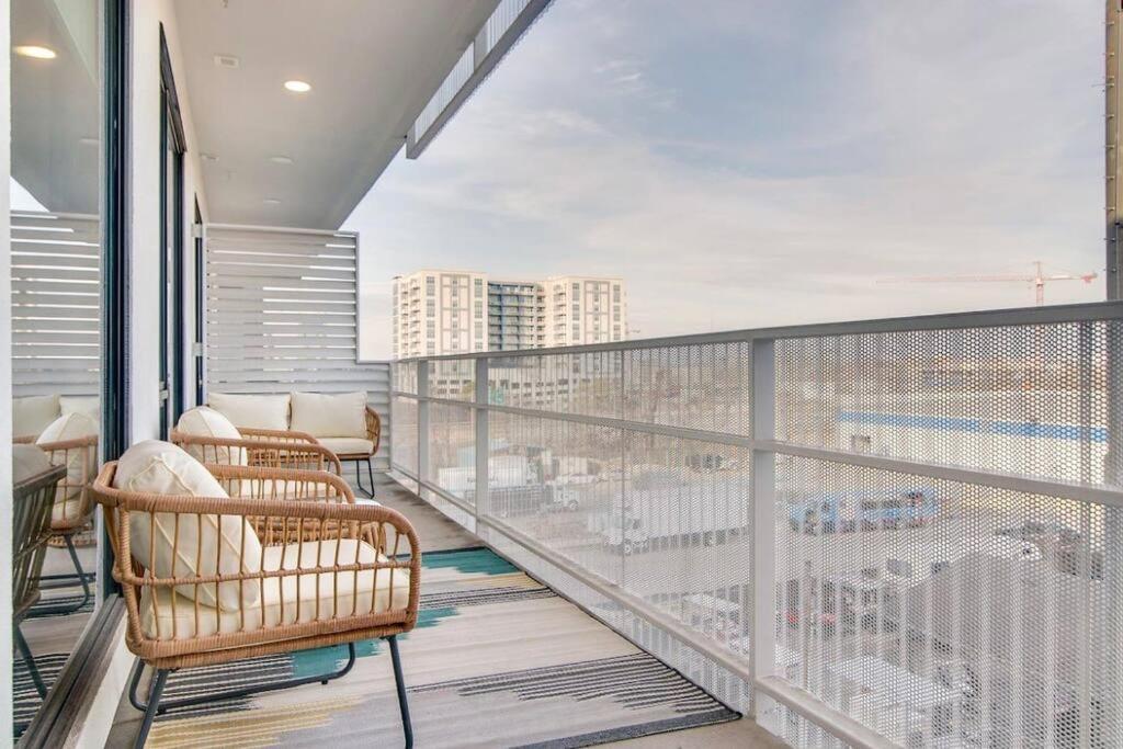 Stylish Downtown Condo W/ Pool & Parking Nashville Buitenkant foto