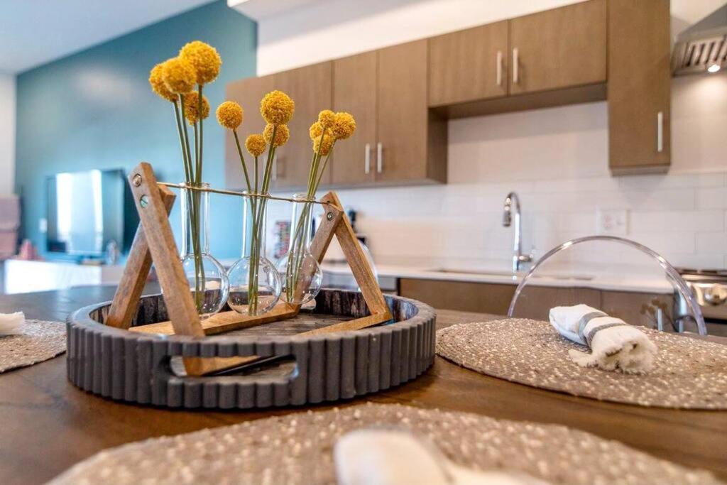 Stylish Downtown Condo W/ Pool & Parking Nashville Buitenkant foto