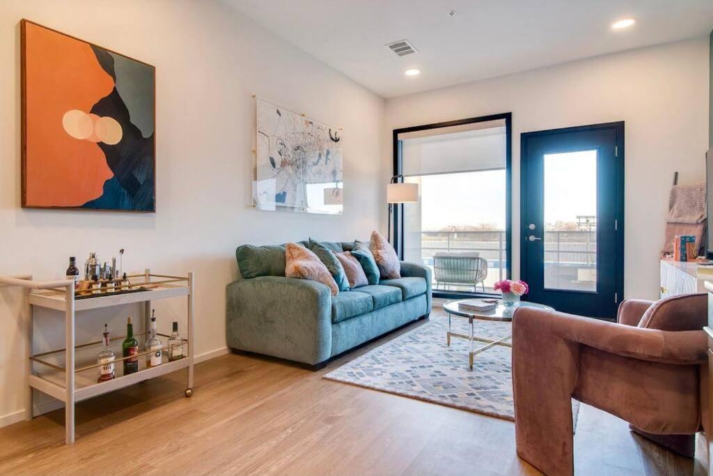 Stylish Downtown Condo W/ Pool & Parking Nashville Buitenkant foto