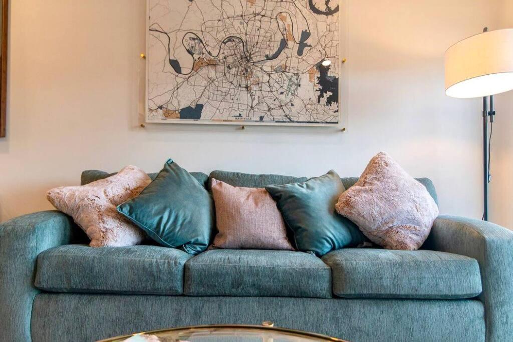 Stylish Downtown Condo W/ Pool & Parking Nashville Buitenkant foto