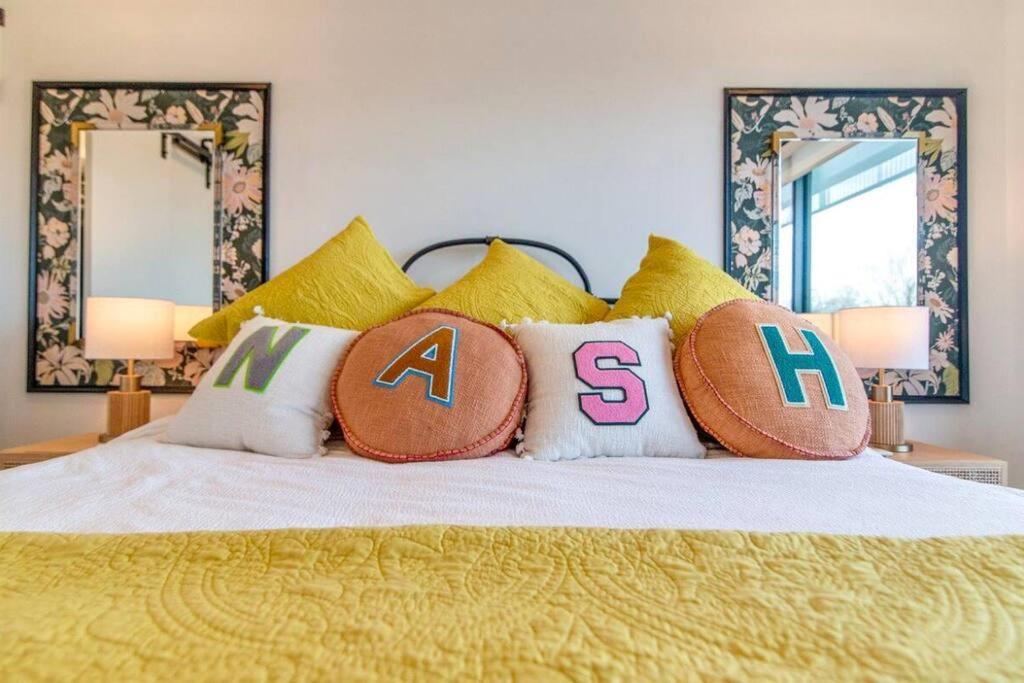Stylish Downtown Condo W/ Pool & Parking Nashville Buitenkant foto